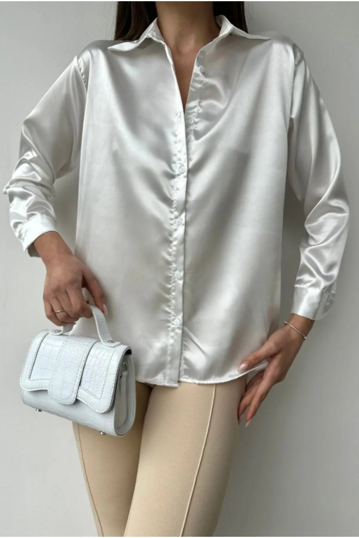 Ecru satijnen overhemd met knoopjes