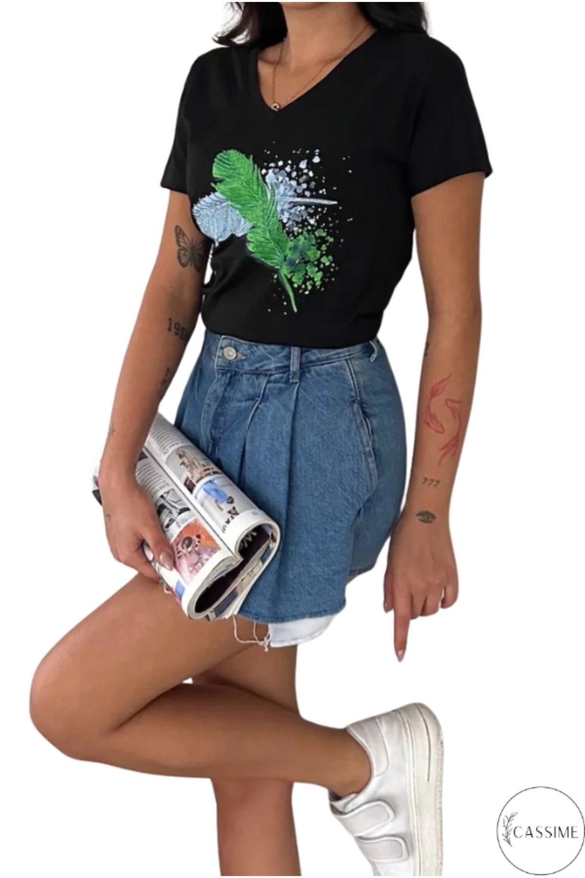 Sophie Women's Cotton Embellished V-Neck T-Shirt - Black and Green Feather Print
