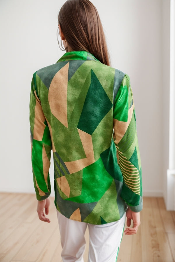 Blusa abotonada con diseño floral azul