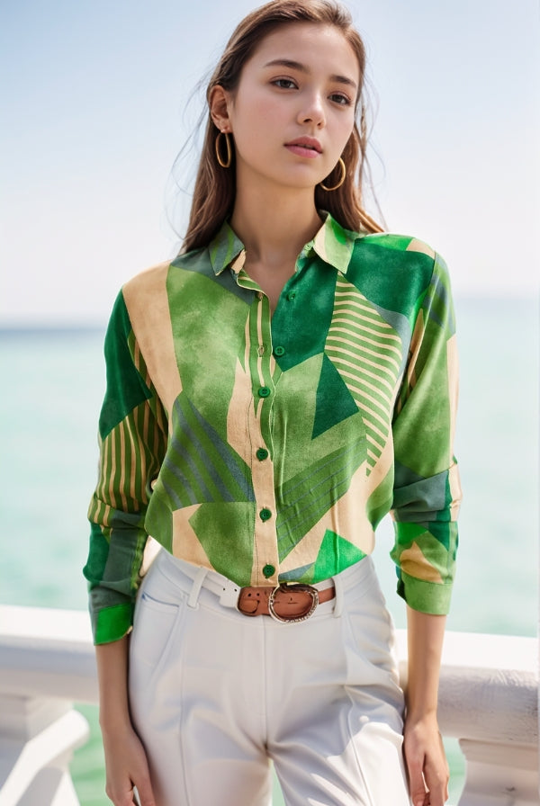 Blusa abotonada con diseño floral azul