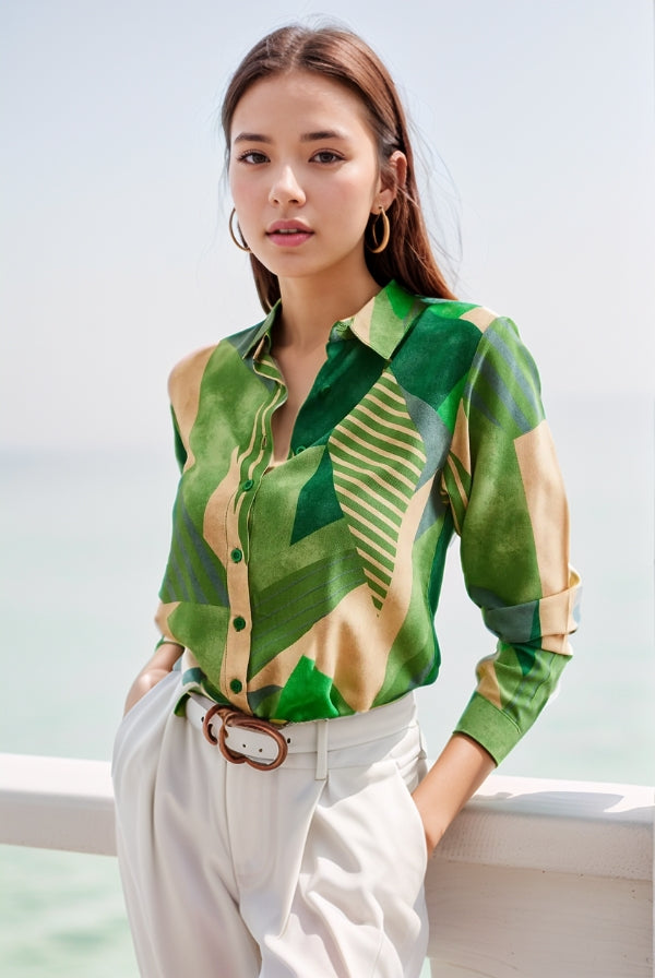 Blusa abotonada con diseño floral azul