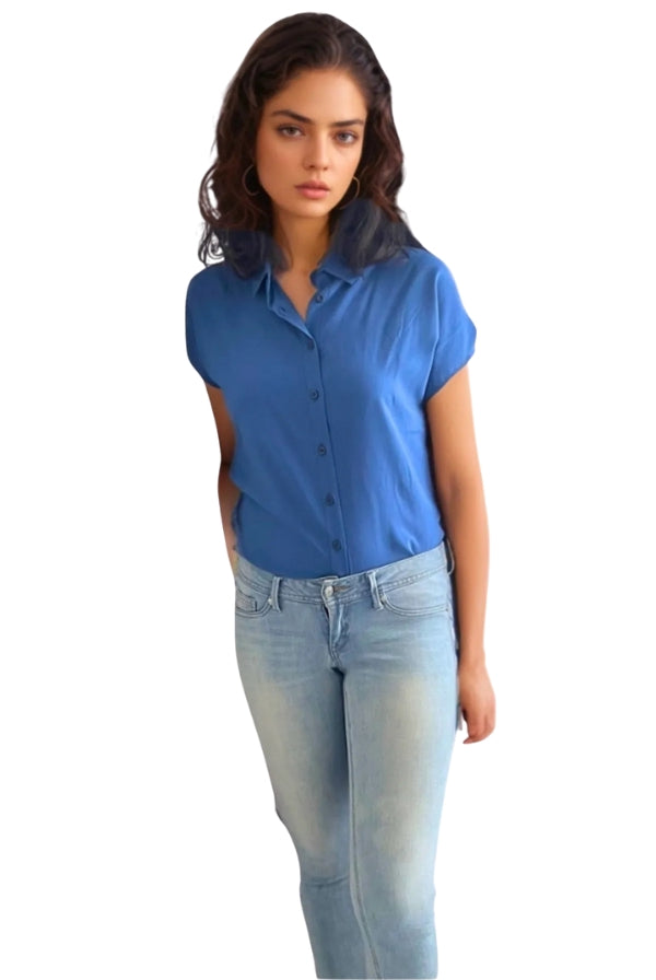 Μπλε πουκάμισο με κοντό μανίκι και κουμπιά στο κάτω μέρος του Κοινοβουλίου