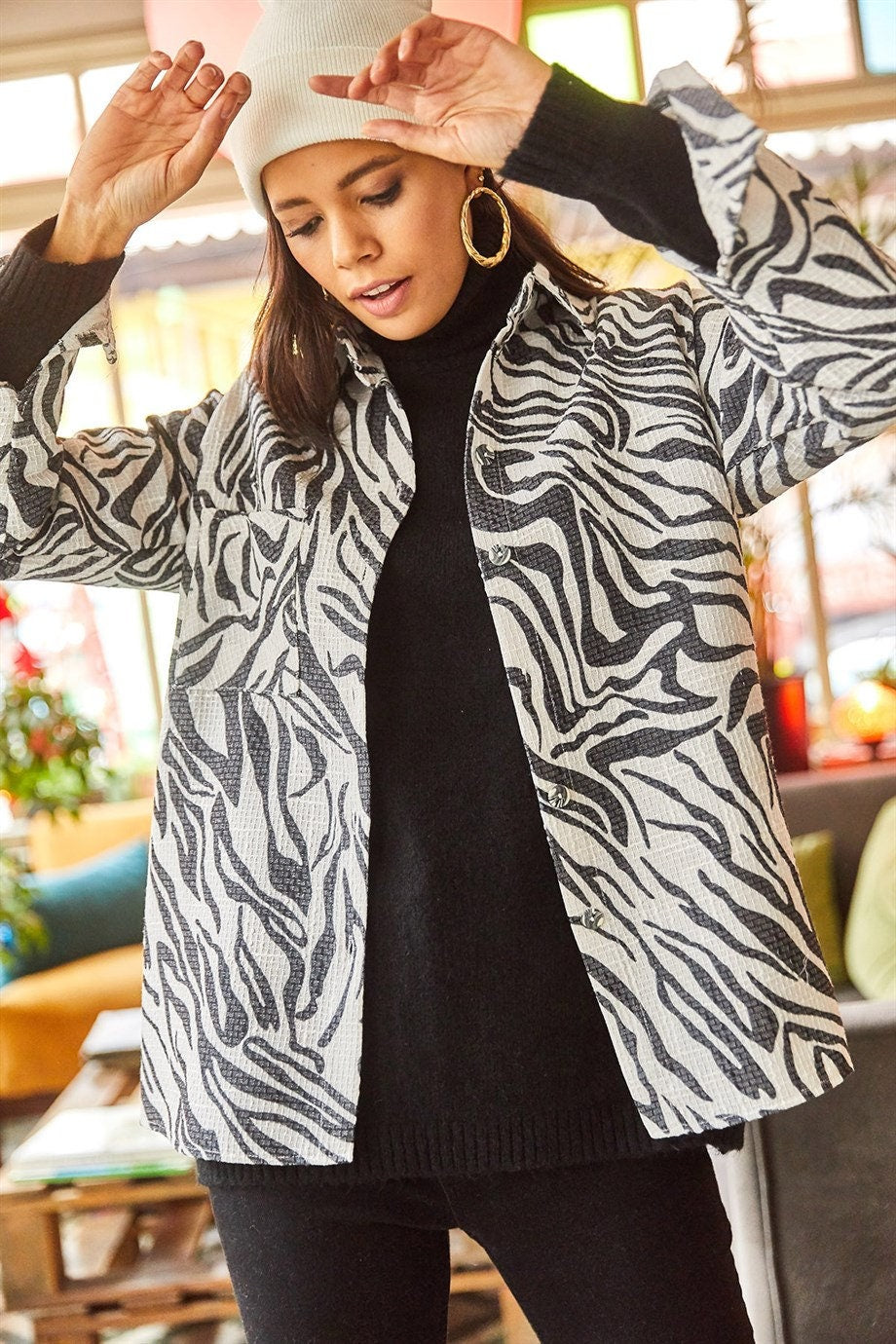 Chaqueta con botones y estampado de cebra