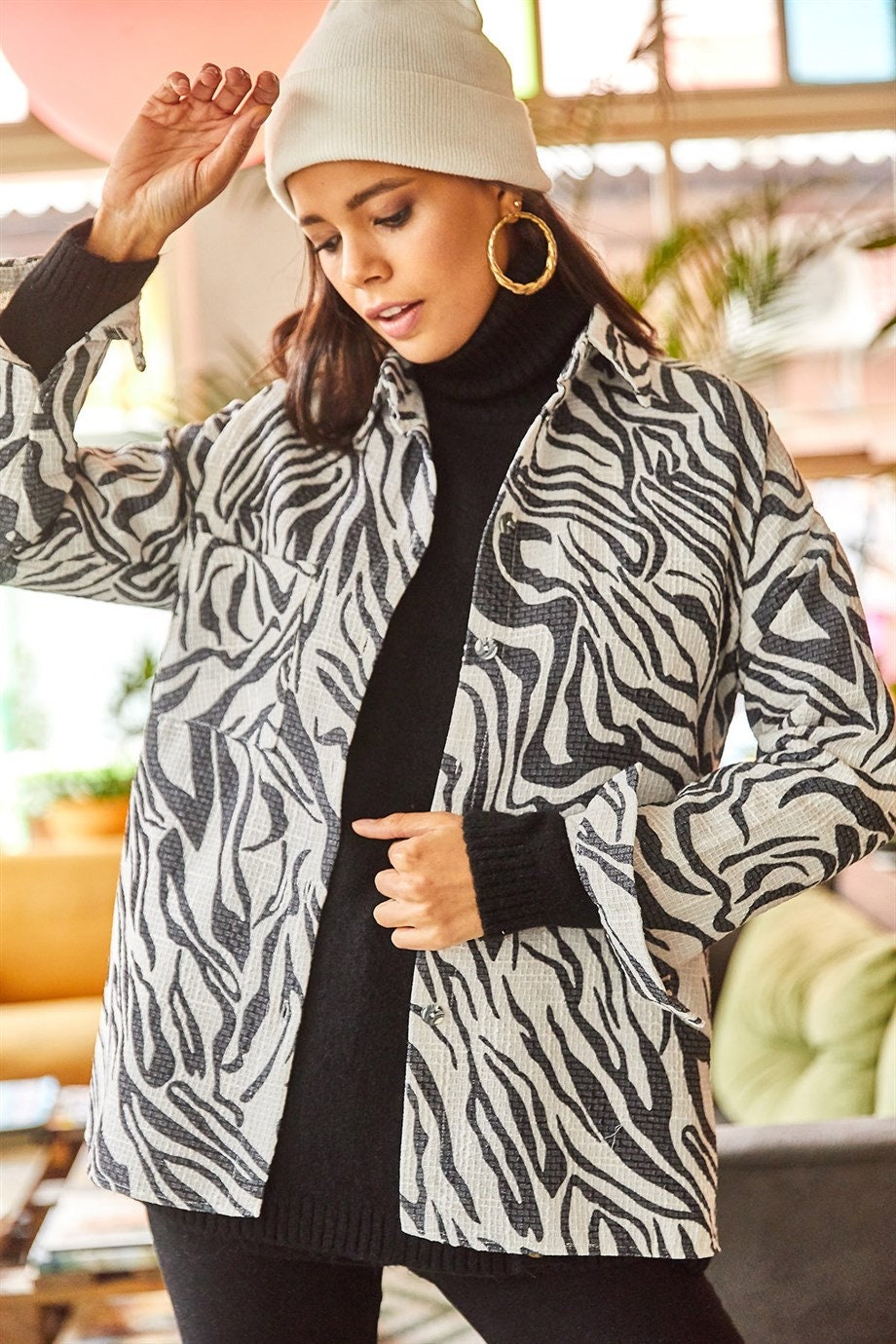 Chaqueta con botones y estampado de cebra