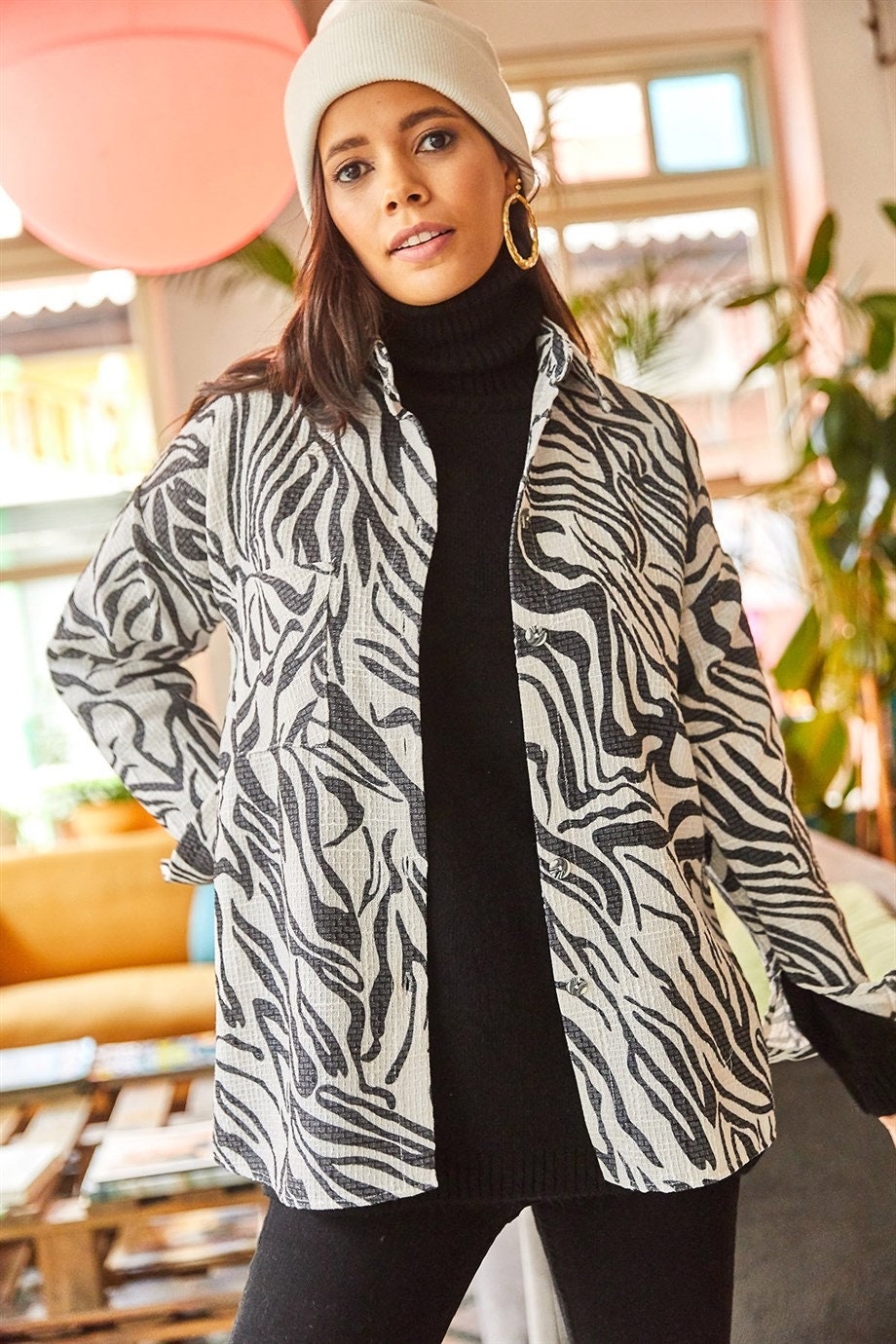 Chaqueta con botones y estampado de cebra