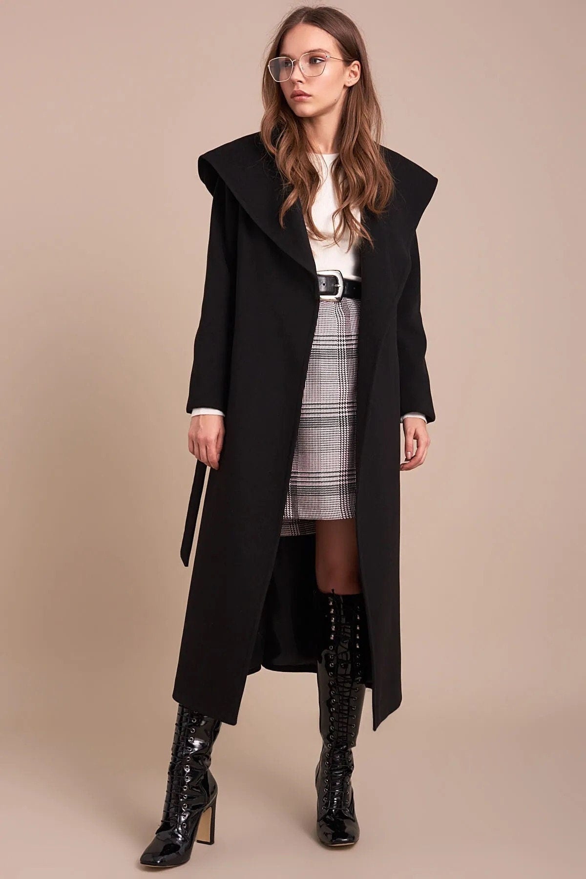 Μακρύ παλτό από μαλλί καμήλας με κουκούλα