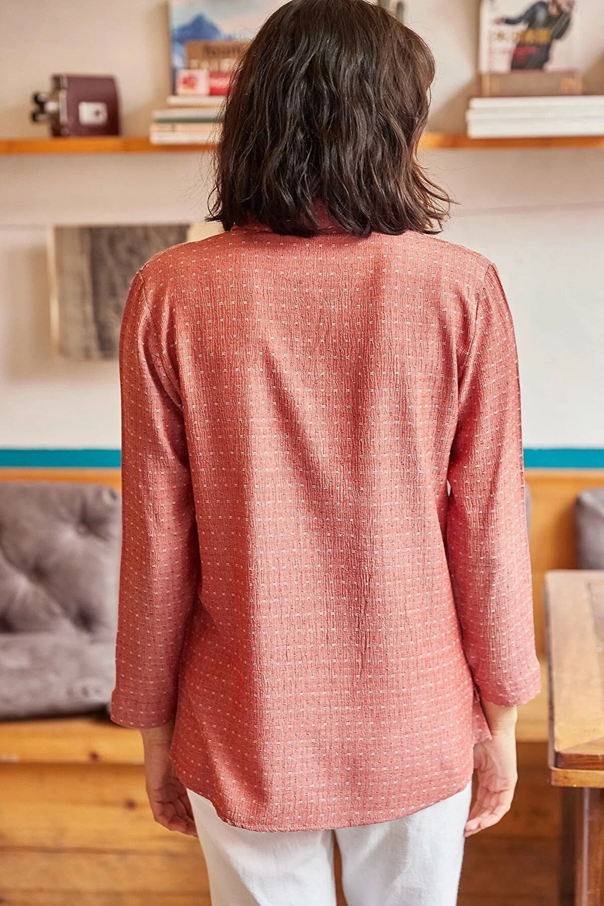 Designer overhemd met lange mouwen en knoopjes in baksteenkleur