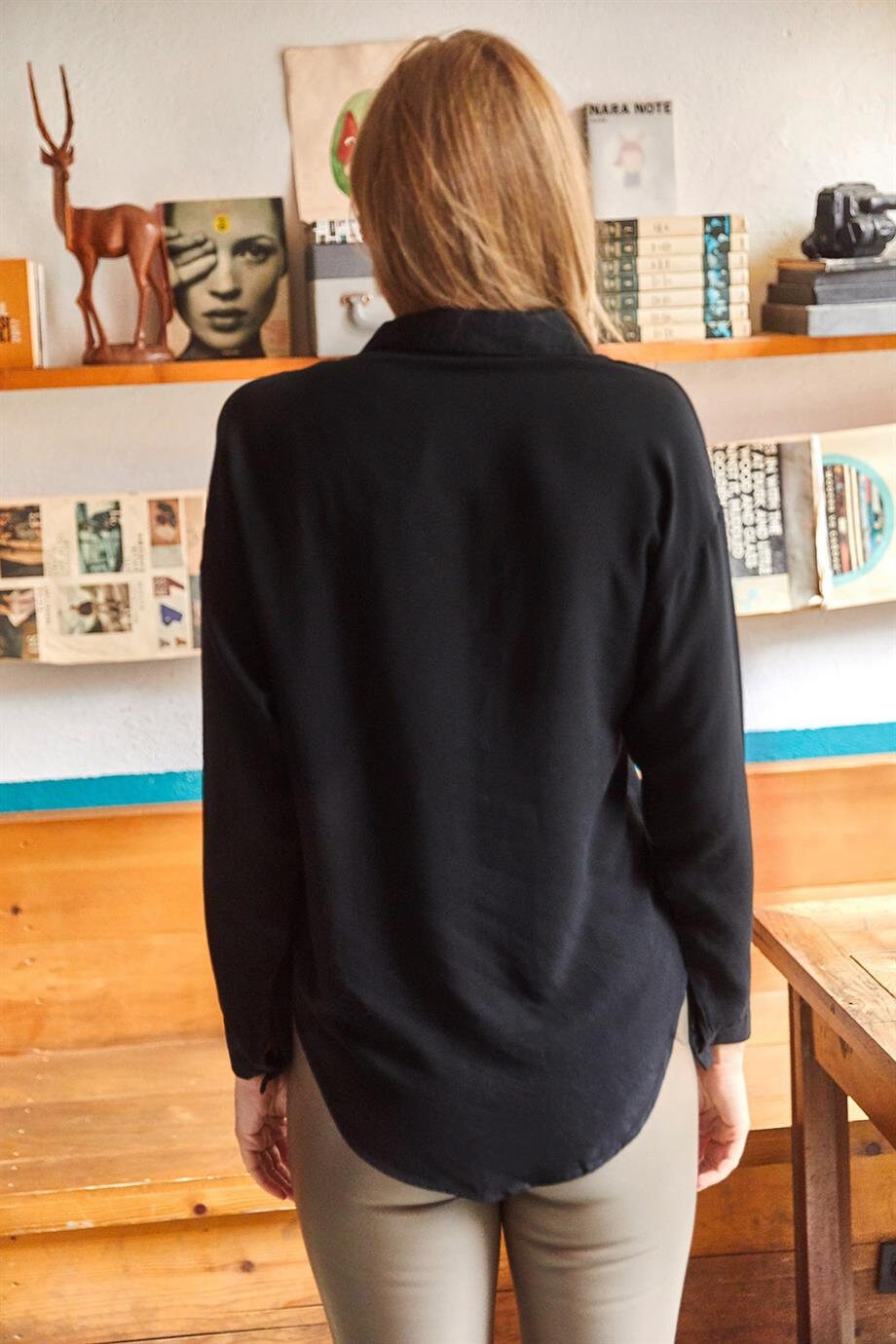 Zwarte blouse met knoopjes en een zakje