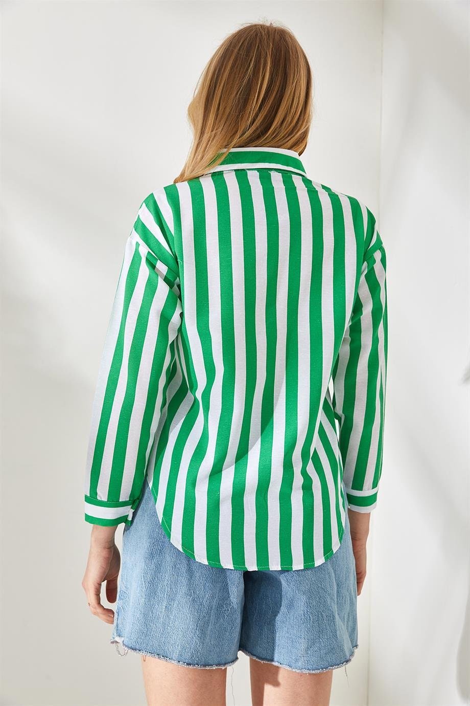 Κλασικό ριγέ πουκάμισο με κουμπιά