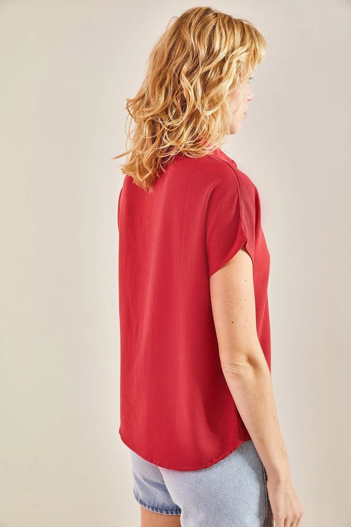Camisa de manga corta con botones de lino fucsia Camila