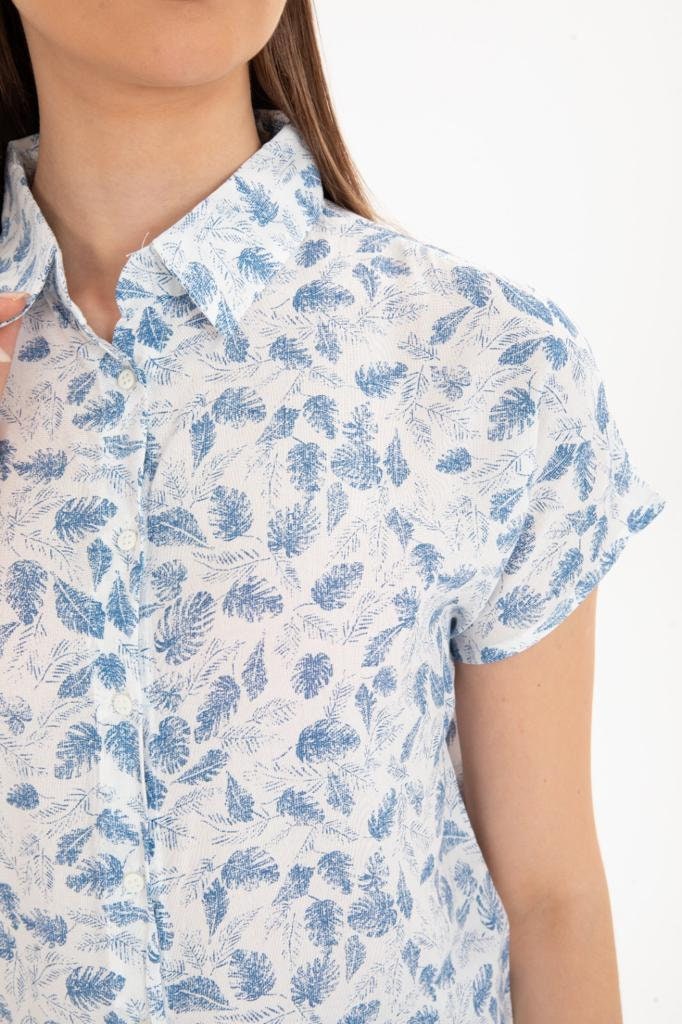 Blusa azul claro de manga corta