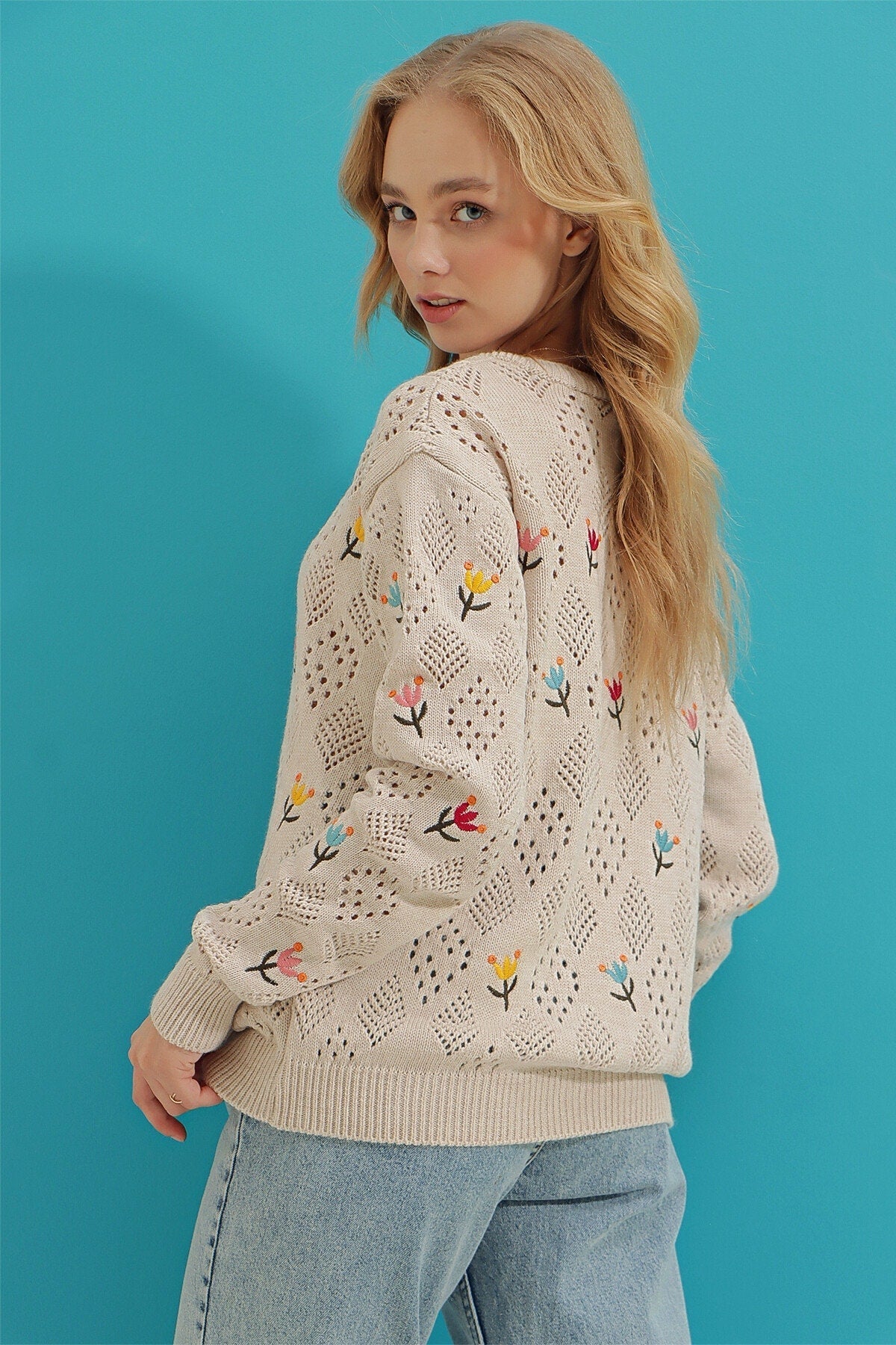 Floral Embroidered Cream Knitted Pullover