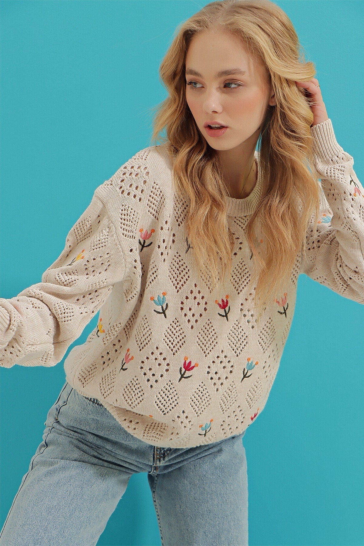 Floral Embroidered Cream Knitted Pullover