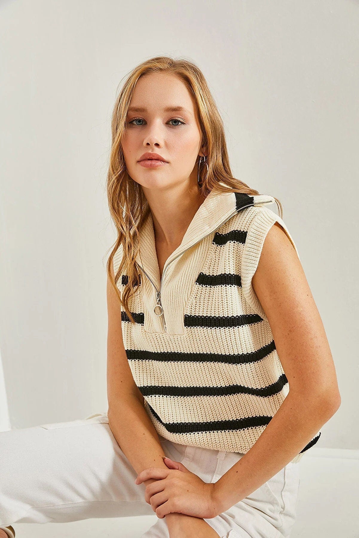 Andrea Mod Monochrome Knit Vest