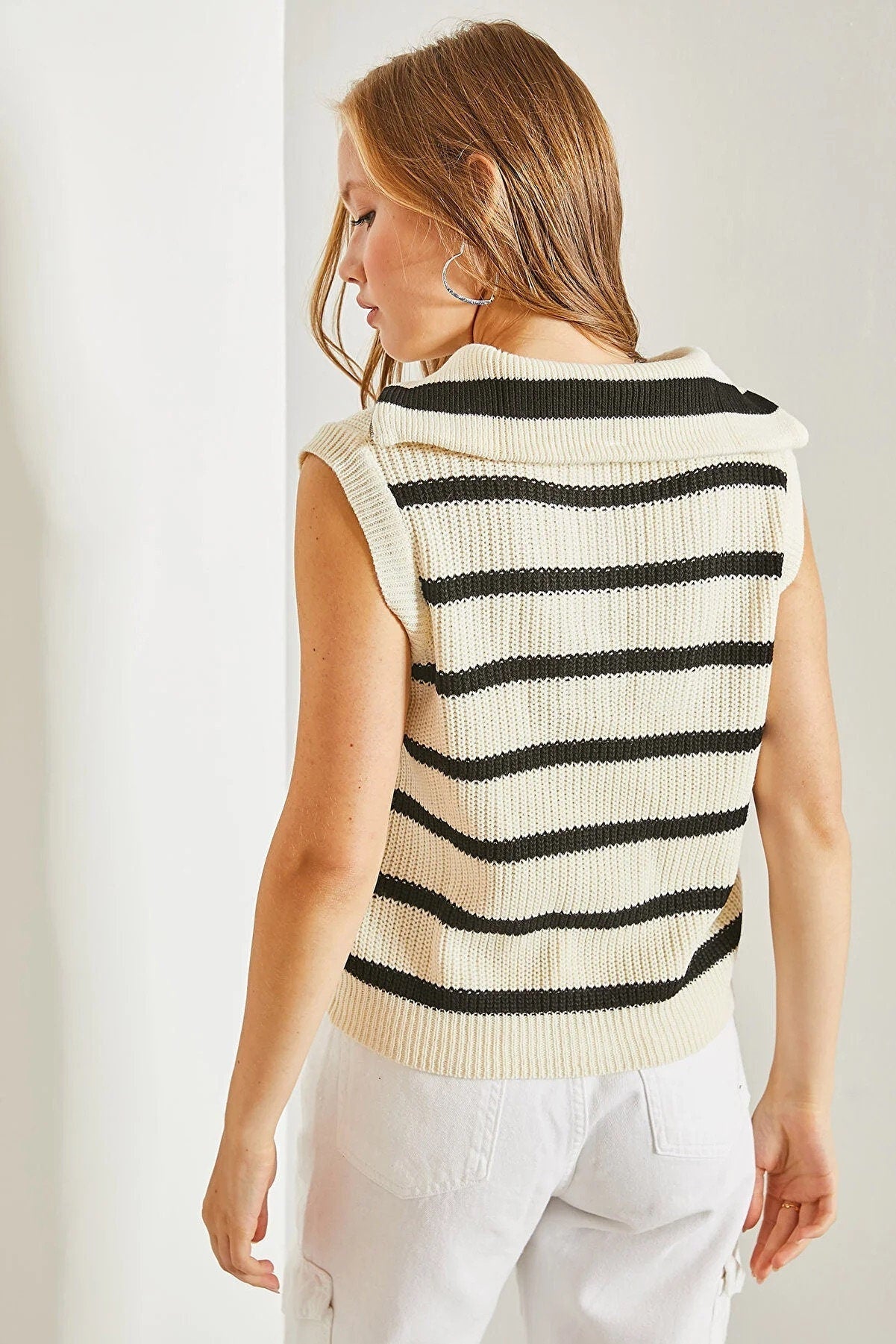 Andrea Mod Monochrome Knit Vest