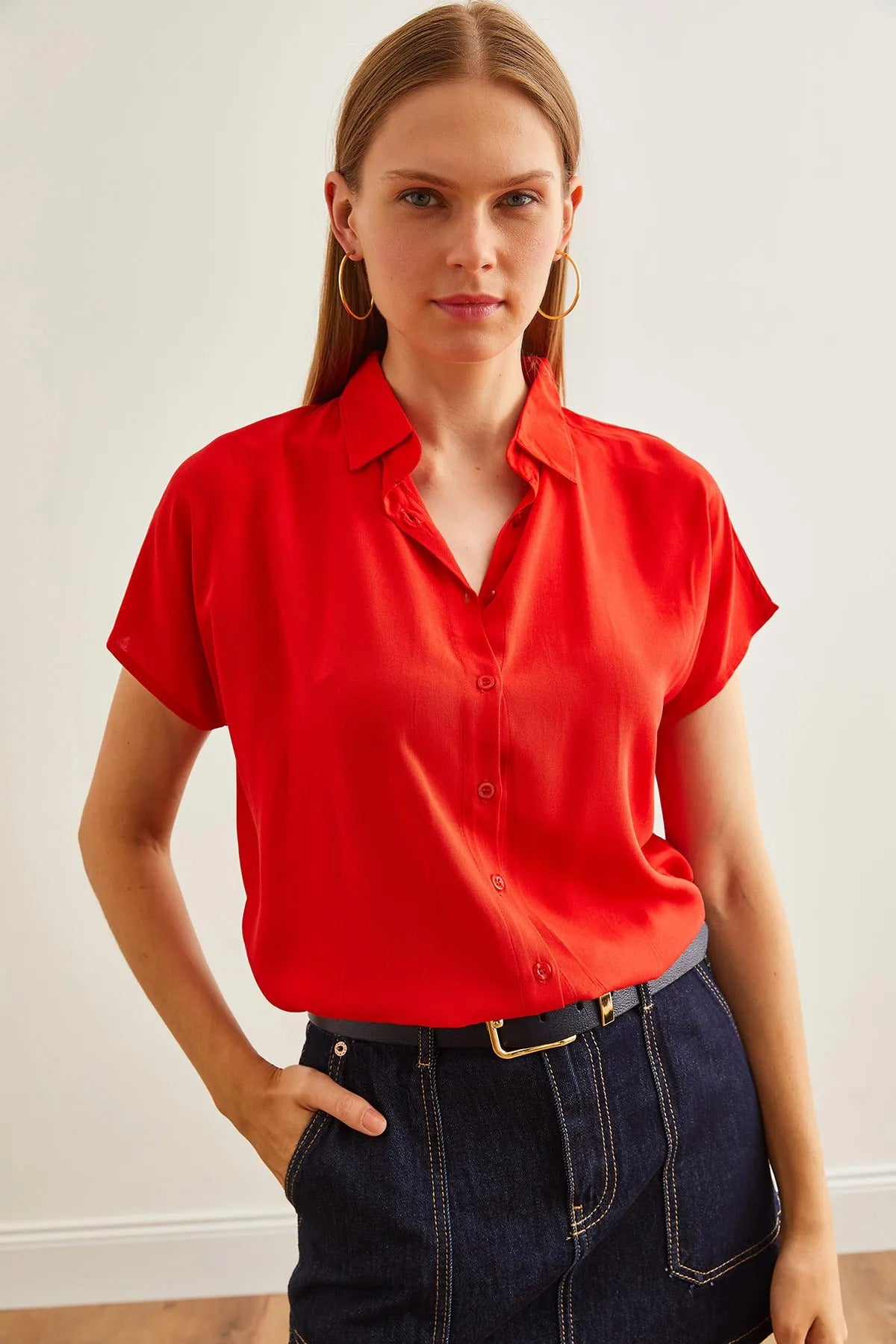 Blusa lujosa color rojo burdeos