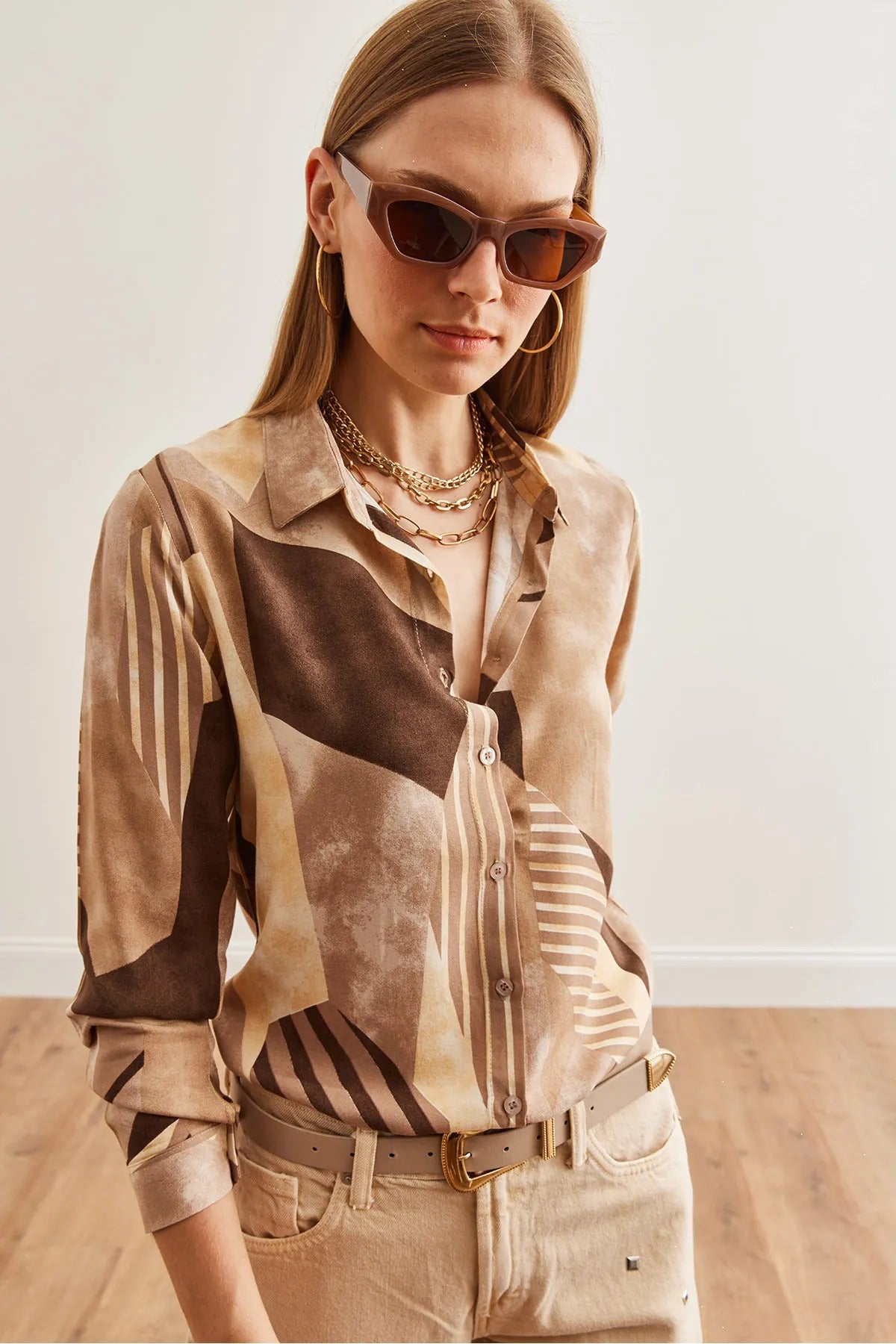 Bruin geometrisch designer overhemd met knoopjes