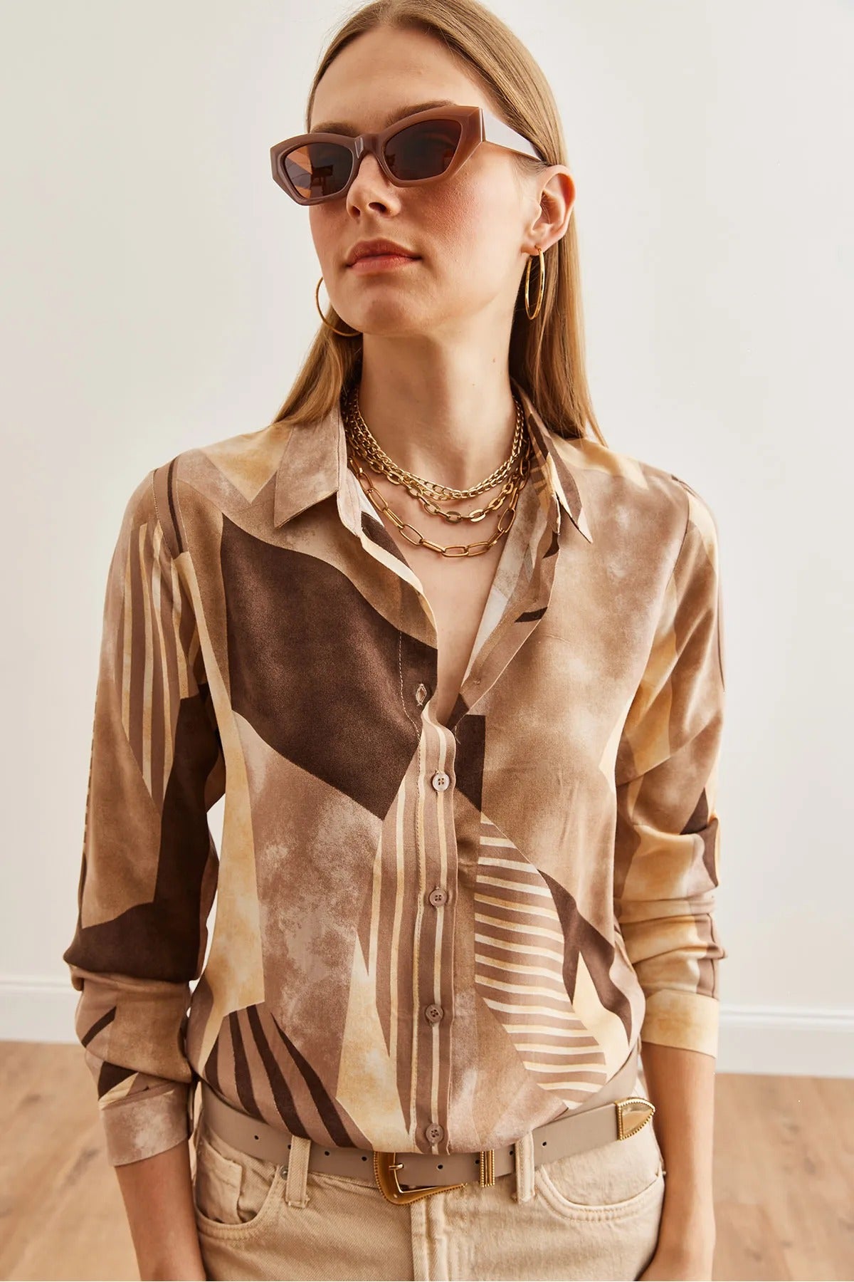 Bruin geometrisch designer overhemd met knoopjes