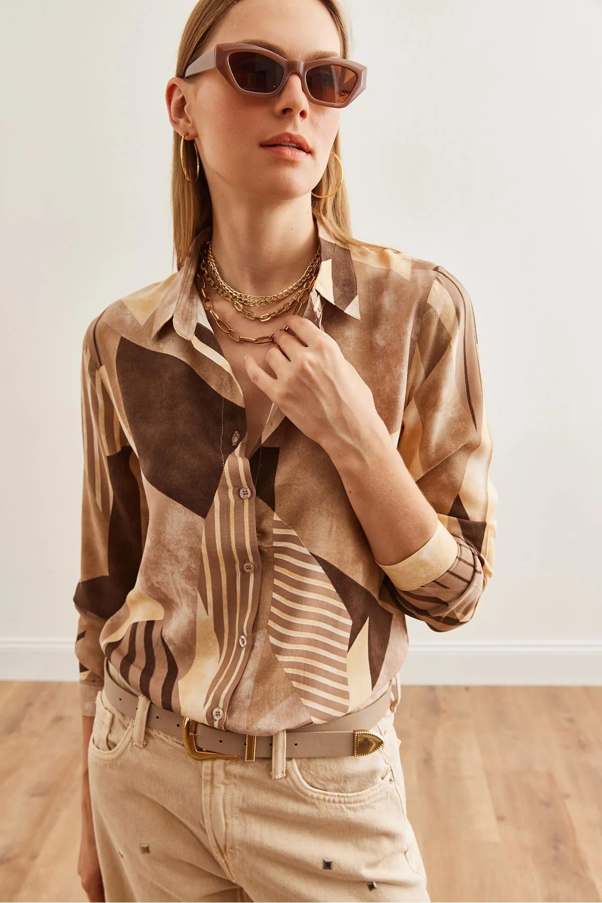 Bruin geometrisch designer overhemd met knoopjes