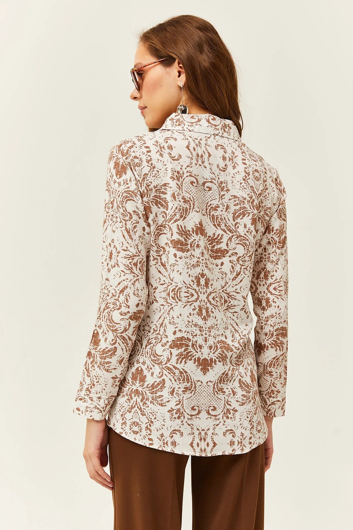 Bruine bloemendesigner blouse met knoopjes