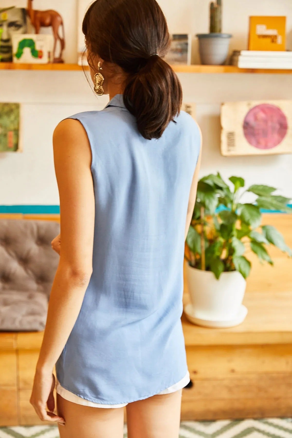 Blauw mouwloos overhemd met knoopjes