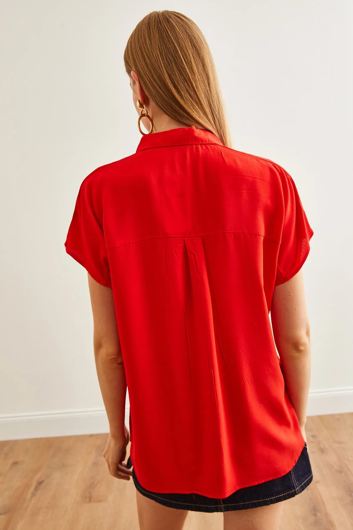 Blusa lujosa color rojo burdeos