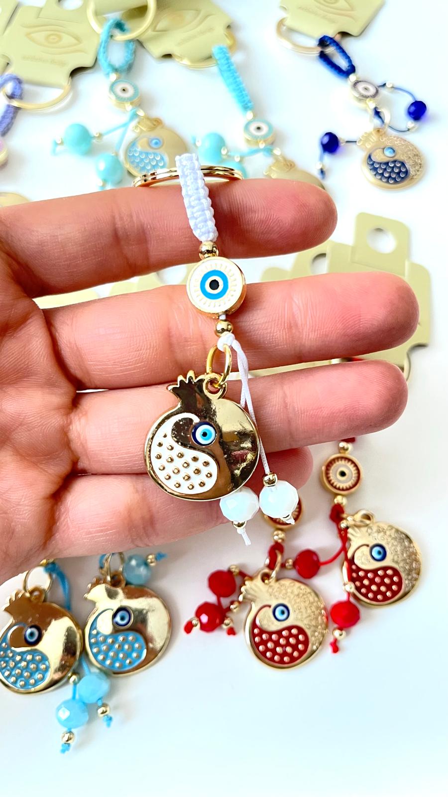 Llavero con diseño de abundancia de granada blanca y ojo turco dorado