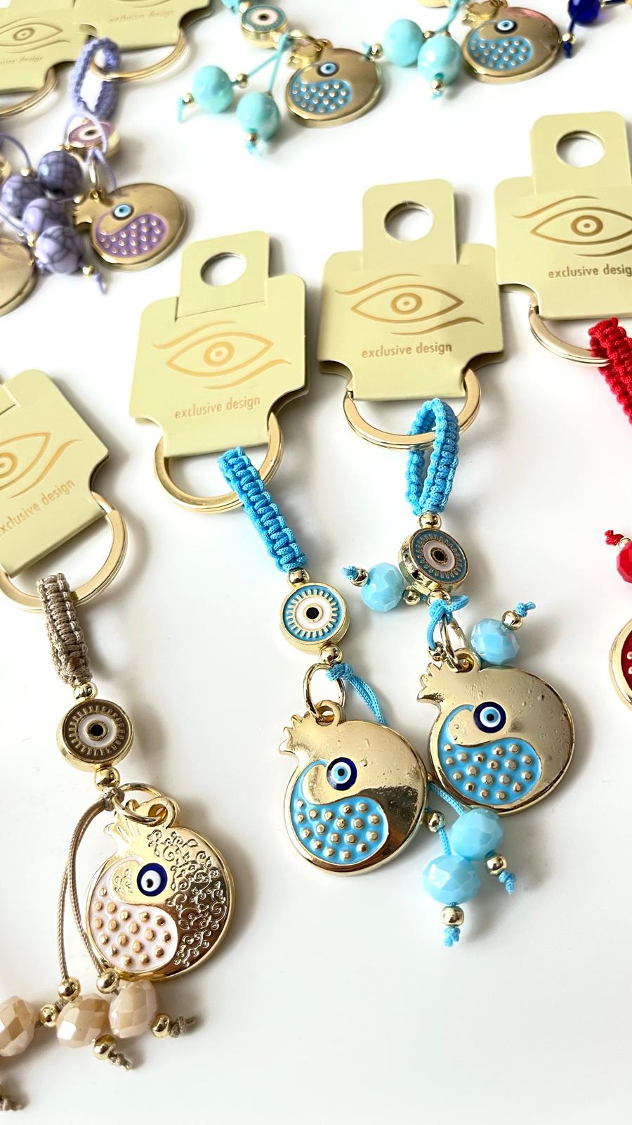 Llavero dorado de ojo turco con diseño de granadas y abundancia en azul claro