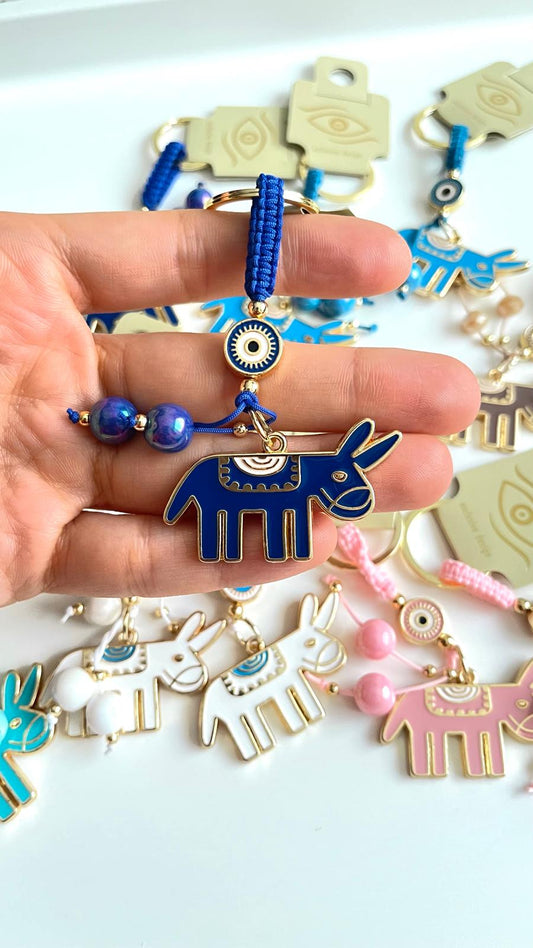 Llavero de ojo turco dorado con diseño de burro azul oscuro