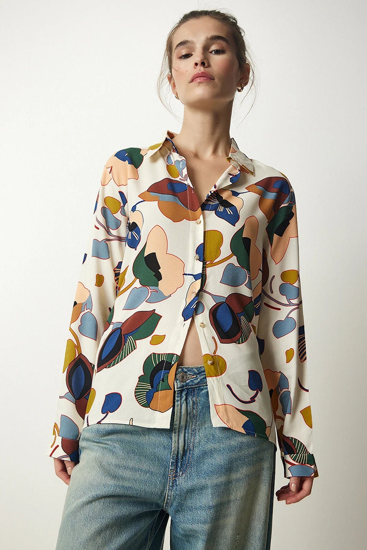 Blusa minimalista con estampado floral en color