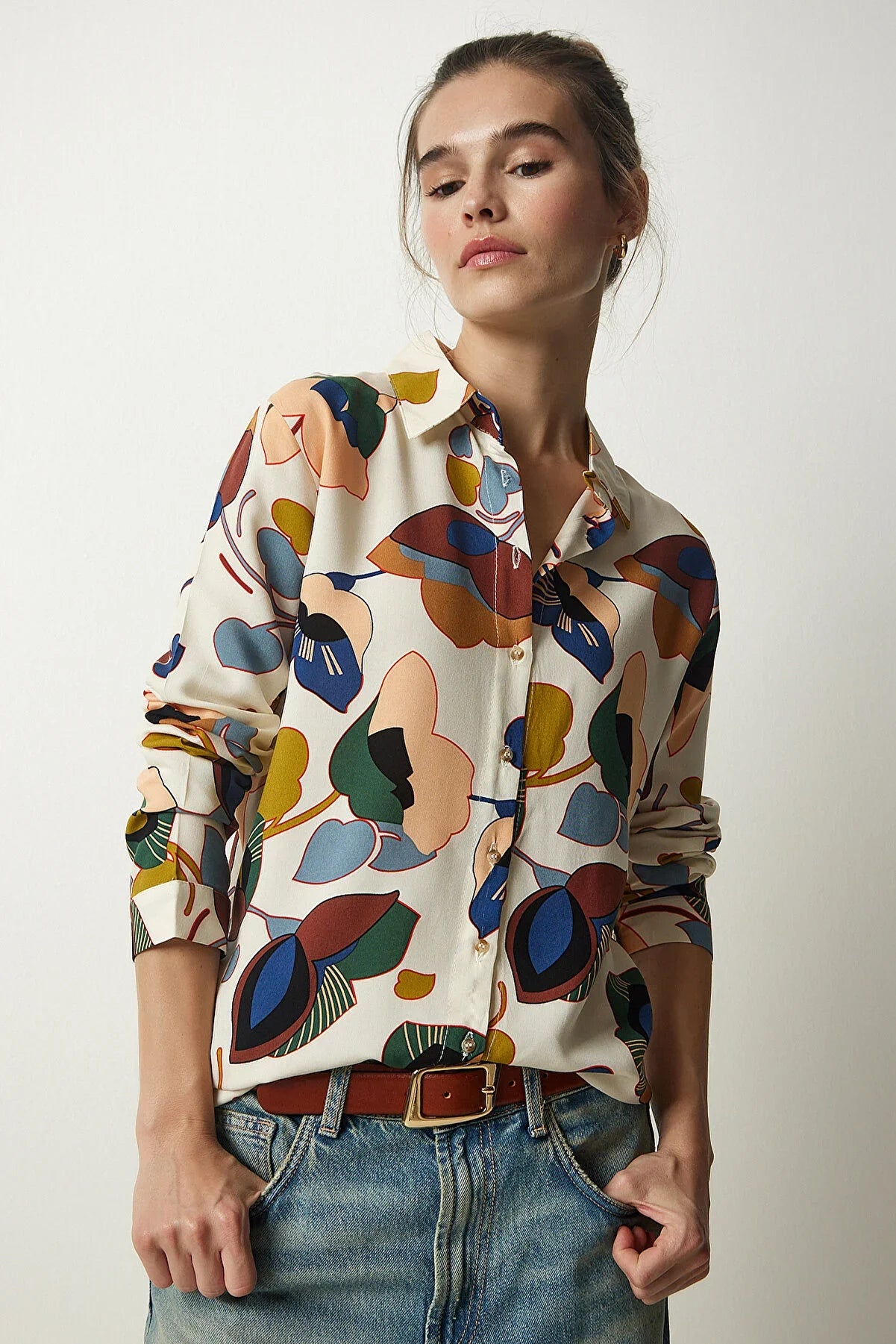 Blusa minimalista con estampado floral en color