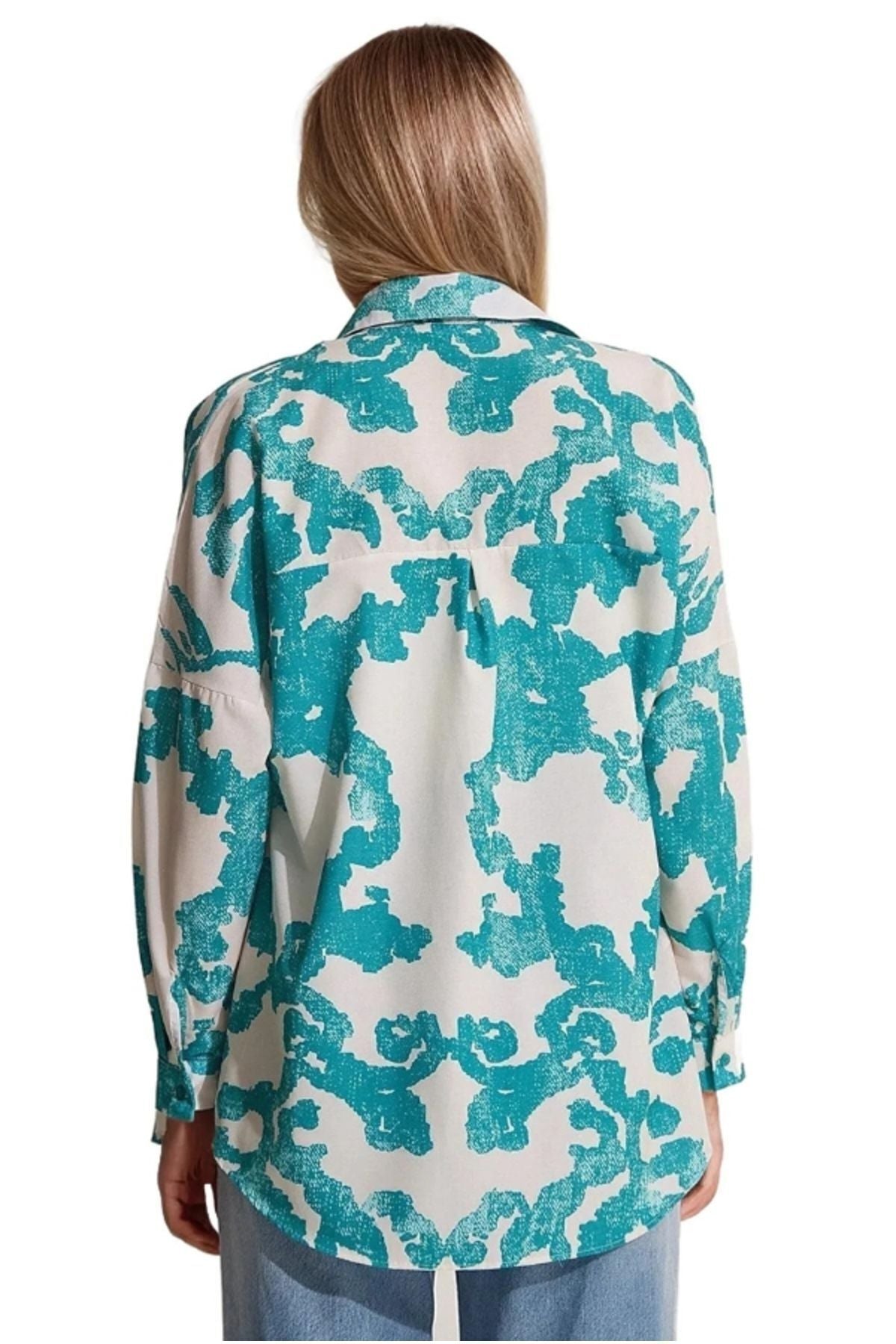 Melissa Women's Oversized Longline Shirt - Green and Off-White Print