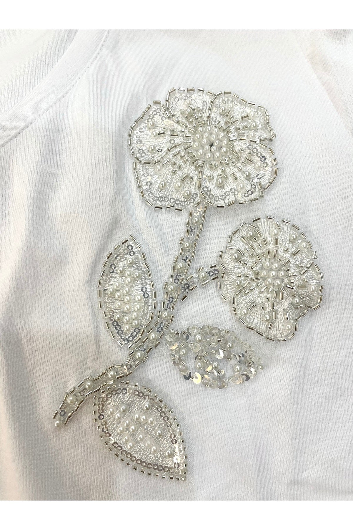 Sophie Women's Cotton Embellished V-Neck T-Shirt - White Daisy Embroidered