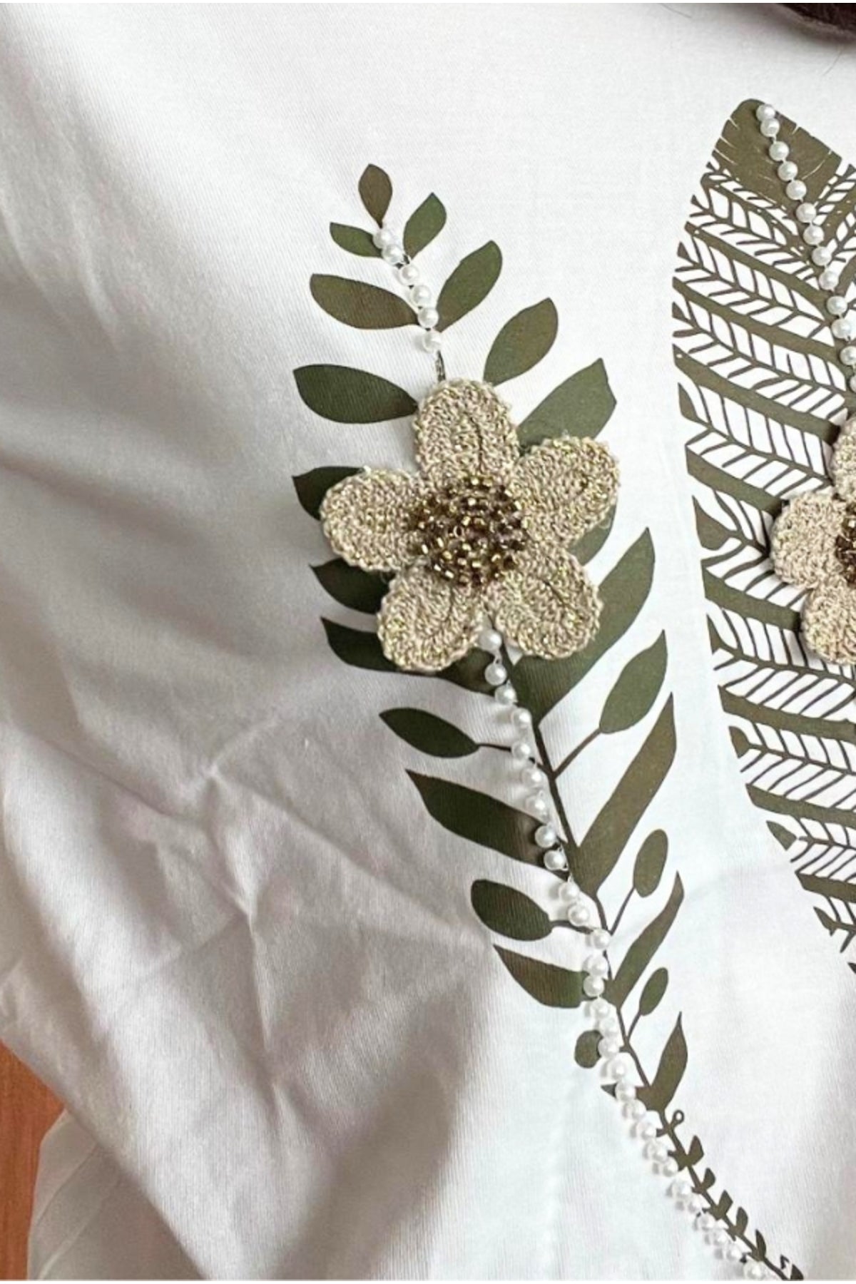 Emma Women's Cotton Embellished T-Shirt - White Feather and Floral Print