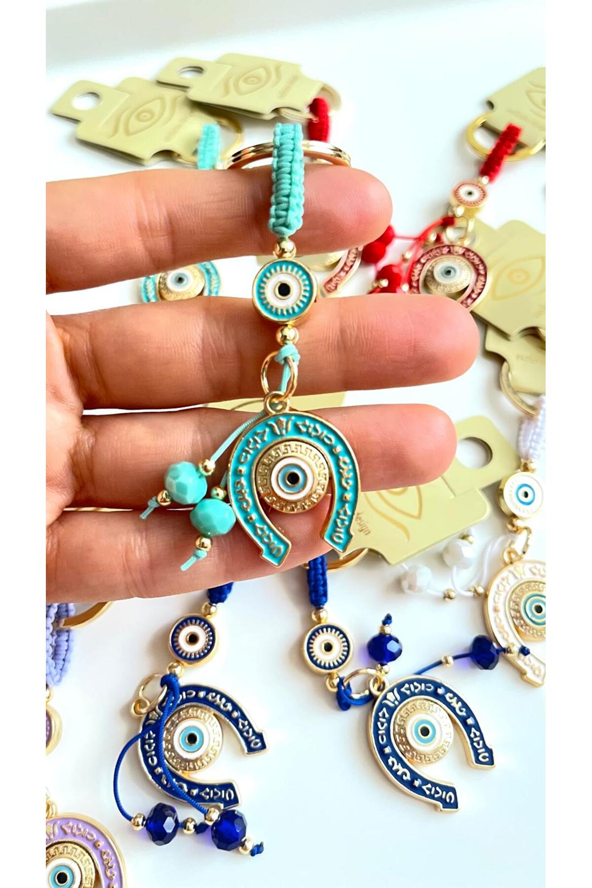 Bella Gold-Plated Animal Charm Keychain - Turquoise Horseshoe Design