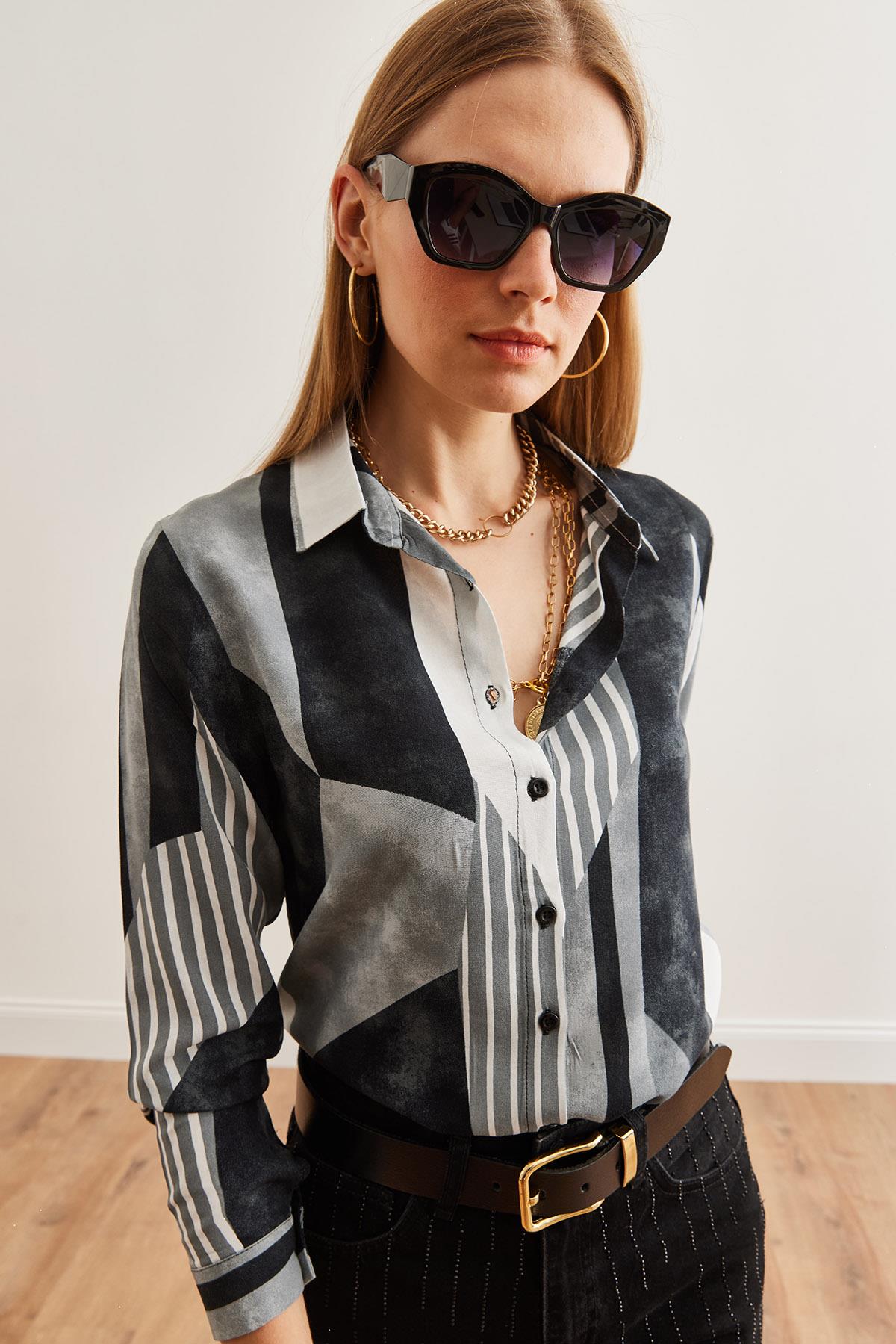 Zwartgrijs geometrisch designer overhemd met knoopjes