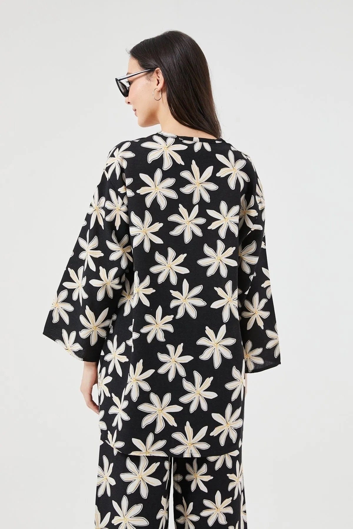 Black Floral Linen Kimono