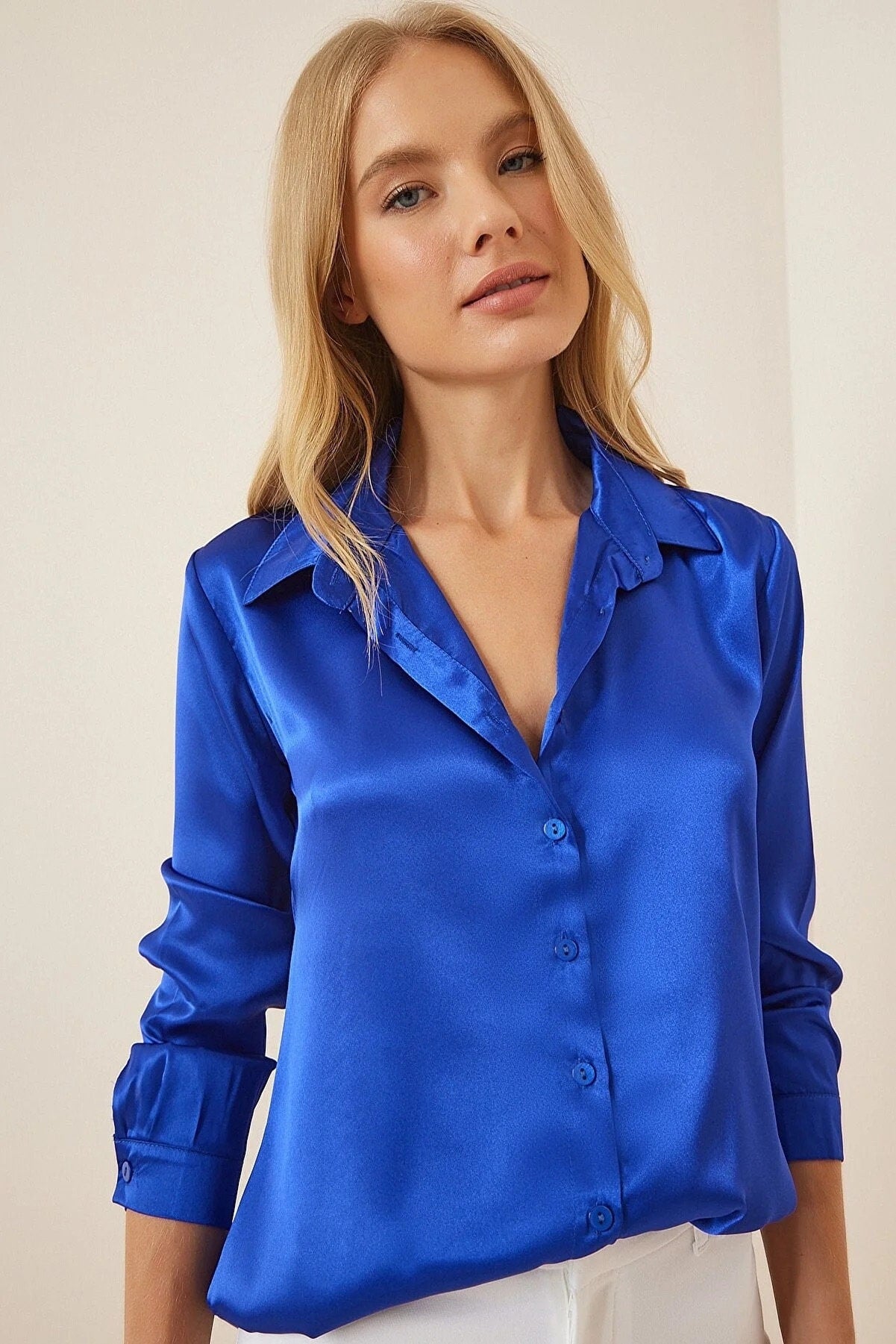 Blusa de satén azul Saxe