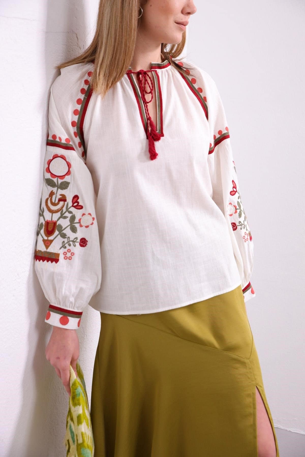 White Ukrainian Linen Vyshyvanka