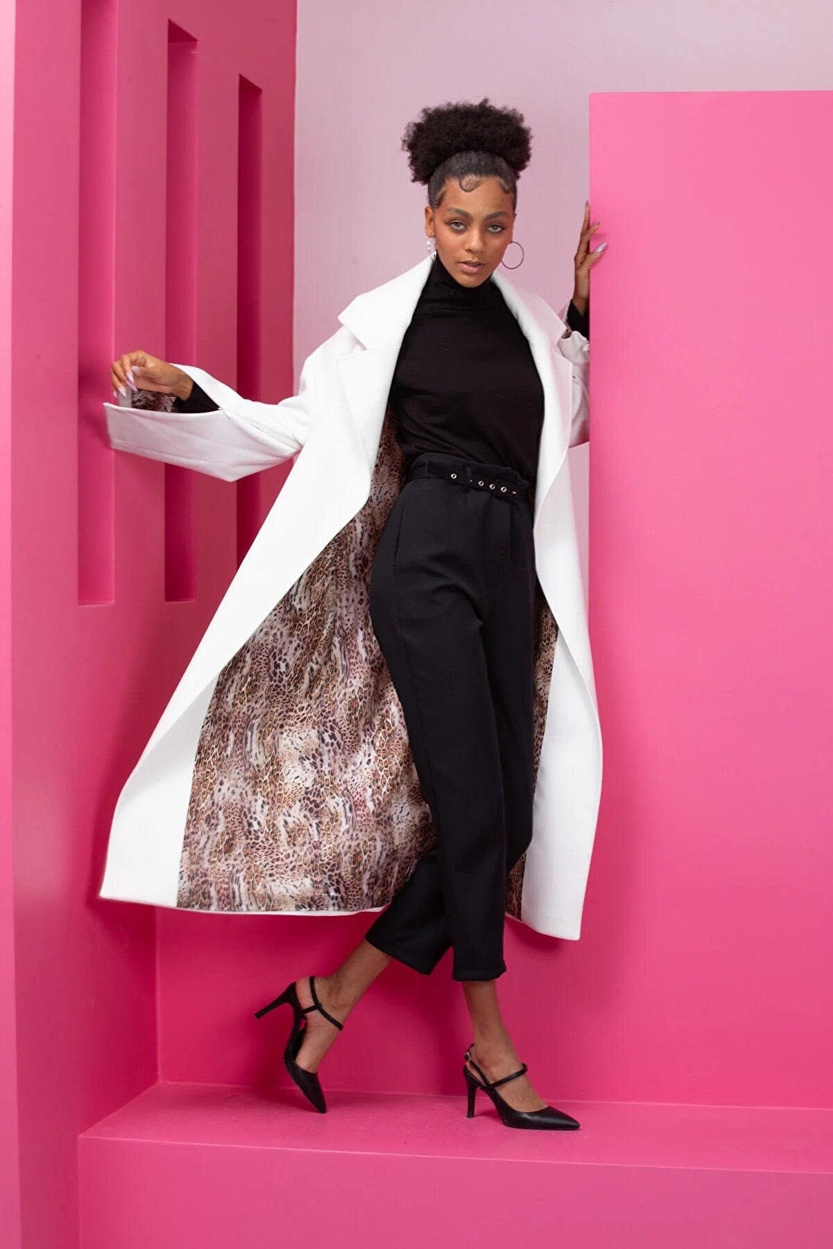 White Coat with Leopard Lining Zippered Sleeves