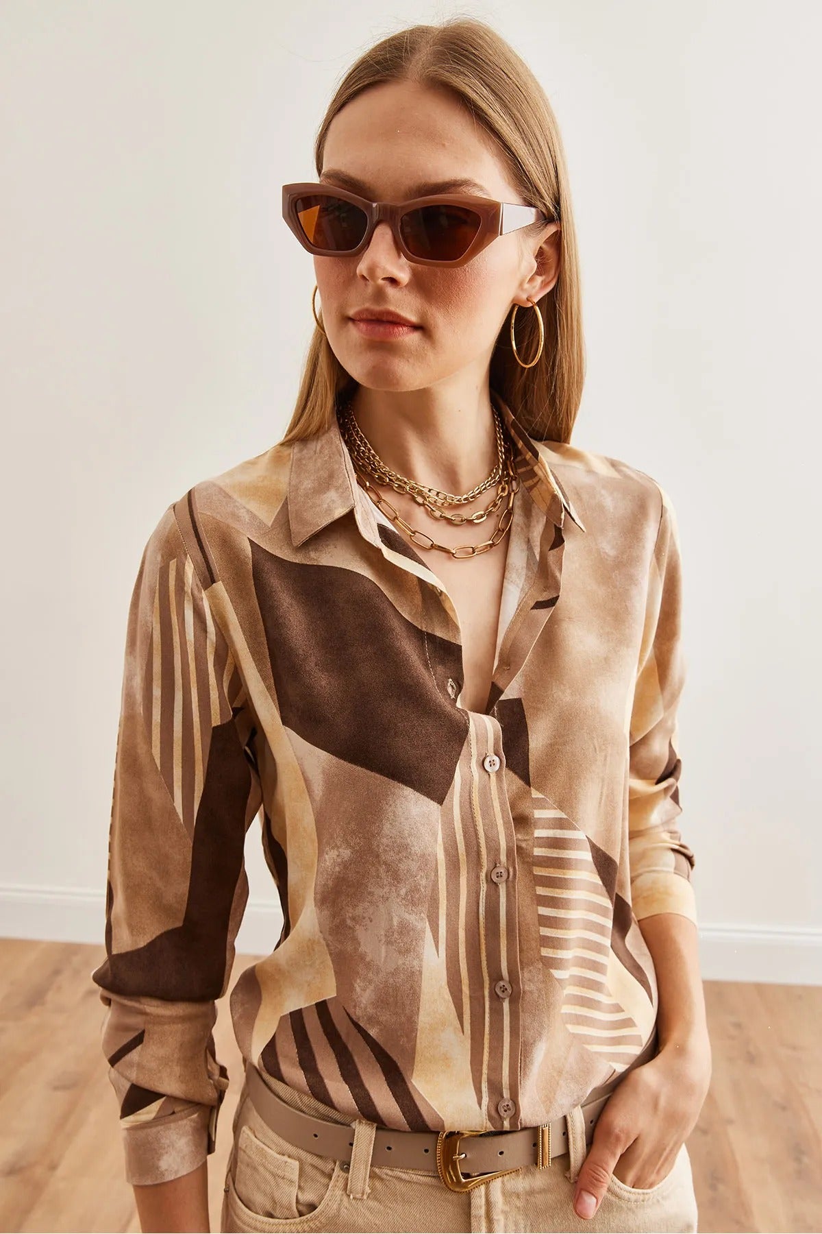 Bruin geometrisch designer overhemd met knoopjes